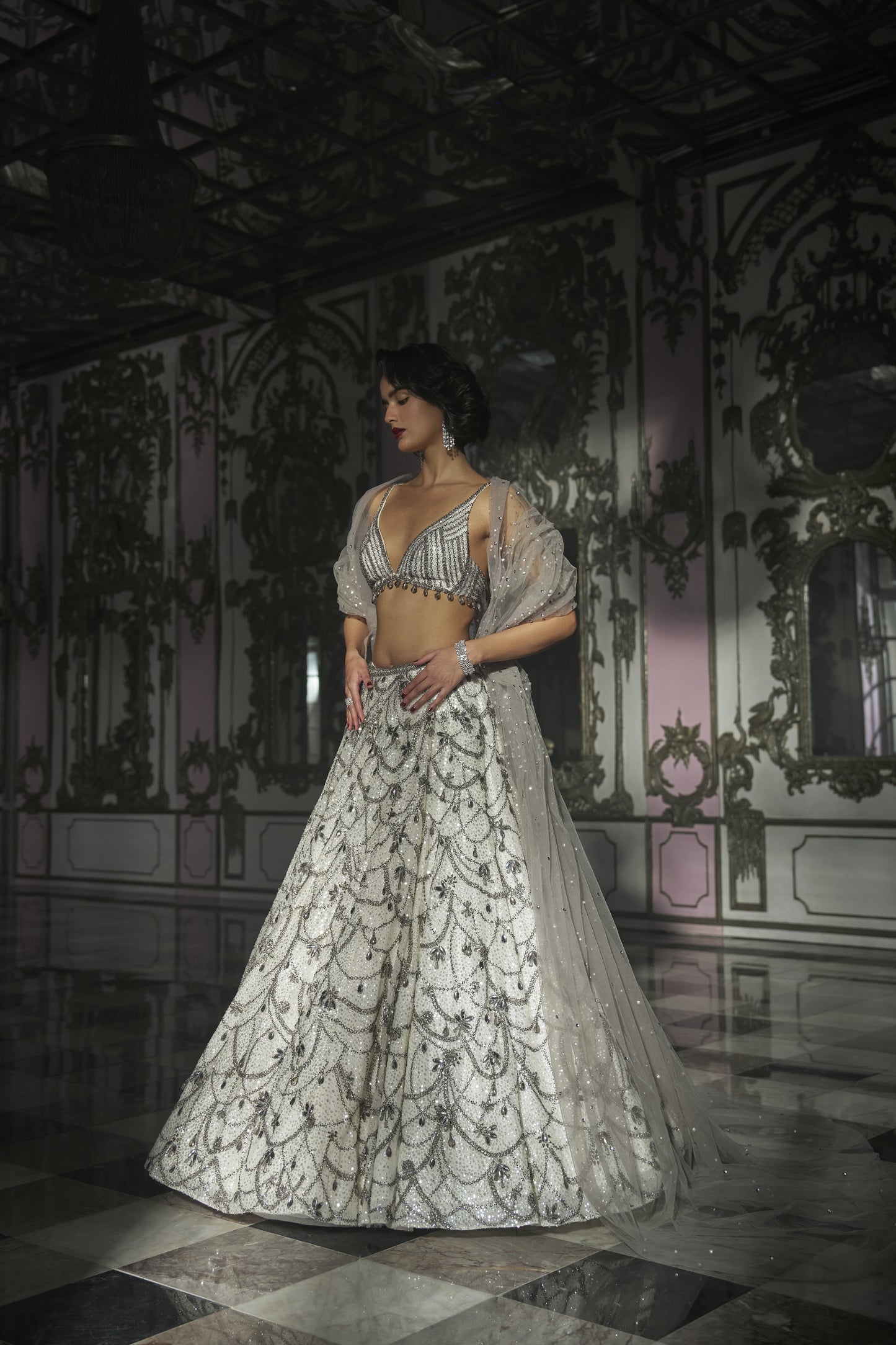 White Chandelier Lehnega Set